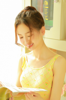 宋雨琦乳液头突出图片